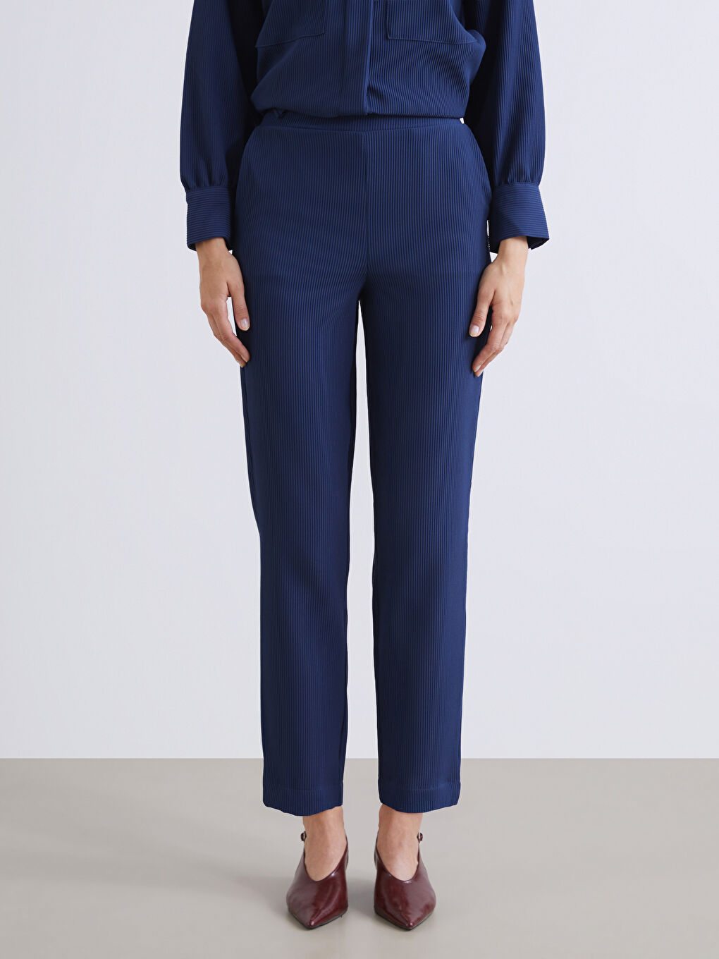 Lacivert Beli Lastikli Havuç Kesim Dokulu Kadın Pantolon-1