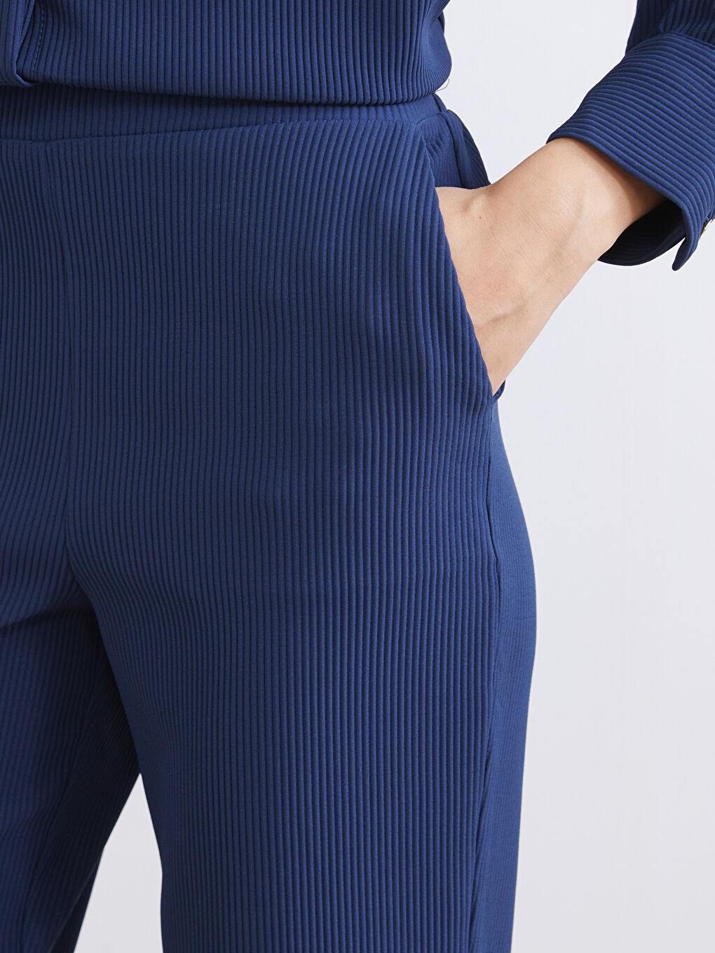 Lacivert Beli Lastikli Havuç Kesim Dokulu Kadın Pantolon-2