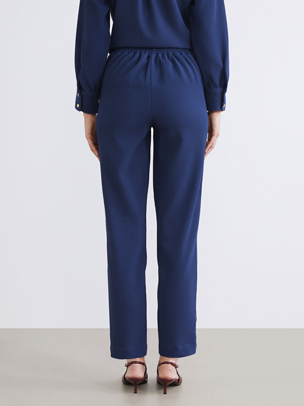 Lacivert Beli Lastikli Havuç Kesim Dokulu Kadın Pantolon-3