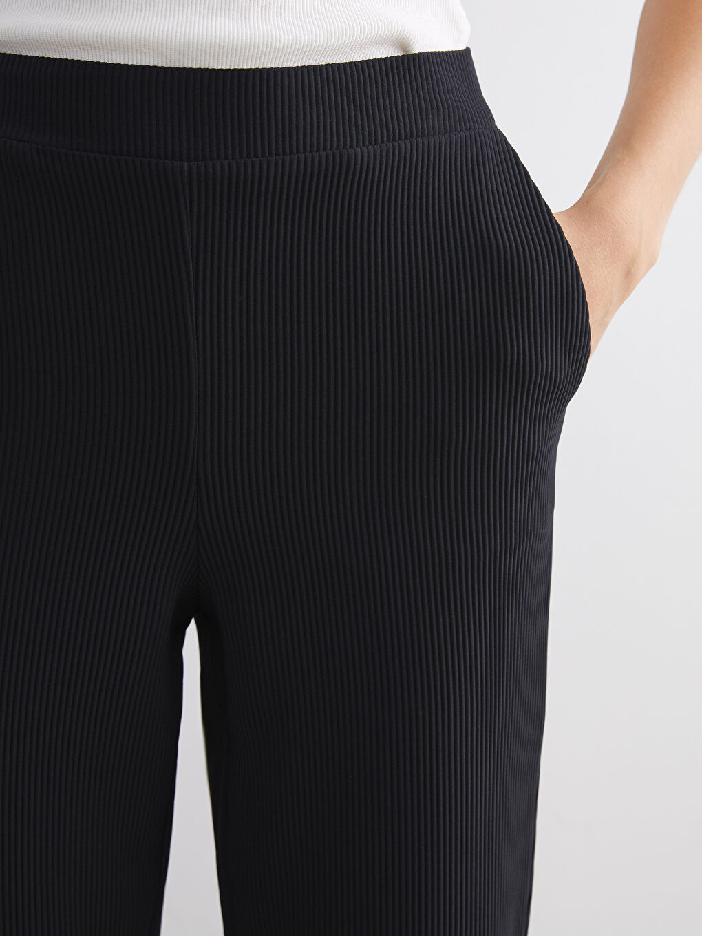 Elasticated Waist Textured Carrot Fit Women's Trousers-2