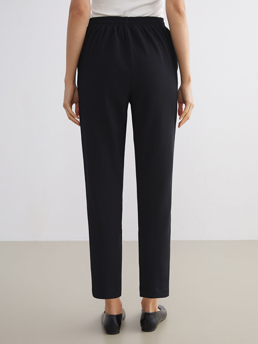 Elasticated Waist Textured Carrot Fit Women's Trousers-4