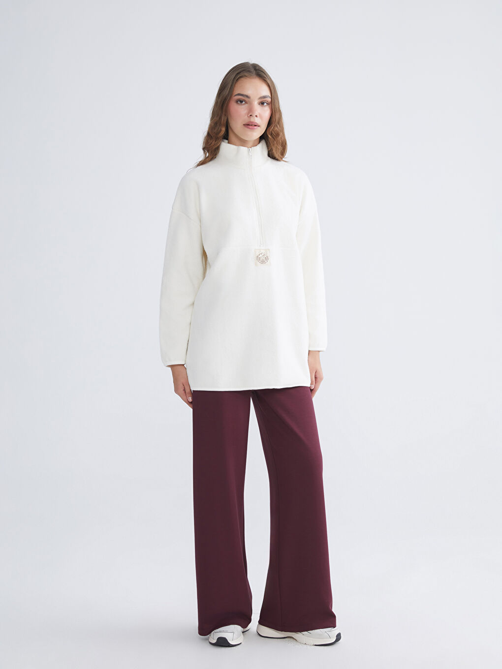 Bej Dik Yaka Nakışlı Polar Kadın Sweatshirt Tunik-1