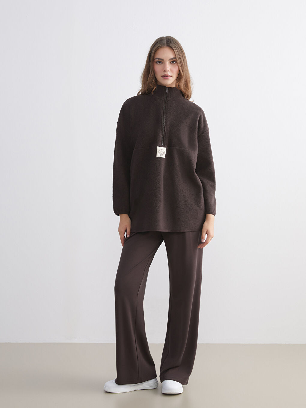 Kahverengi Dik Yaka Nakışlı Polar Kadın Sweatshirt Tunik-1