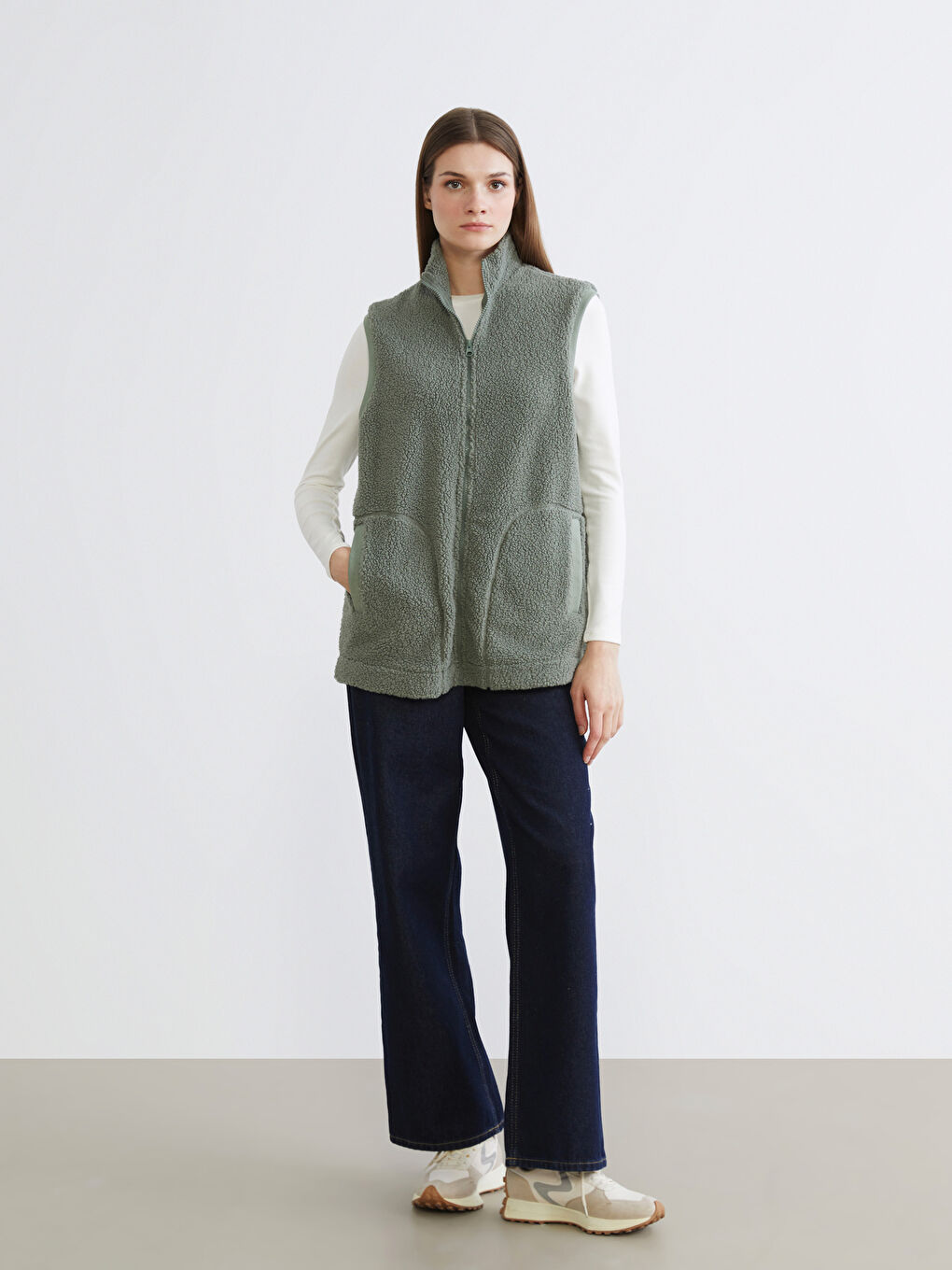 Yeşil Dik Yaka Kadın Pelüş Yelek-1