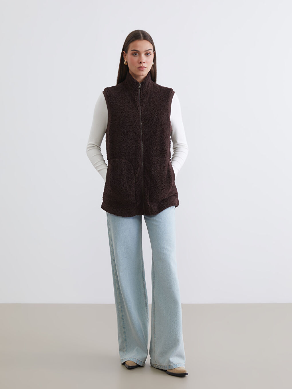 Kahverengi Dik Yaka Kadın Pelüş Yelek-1