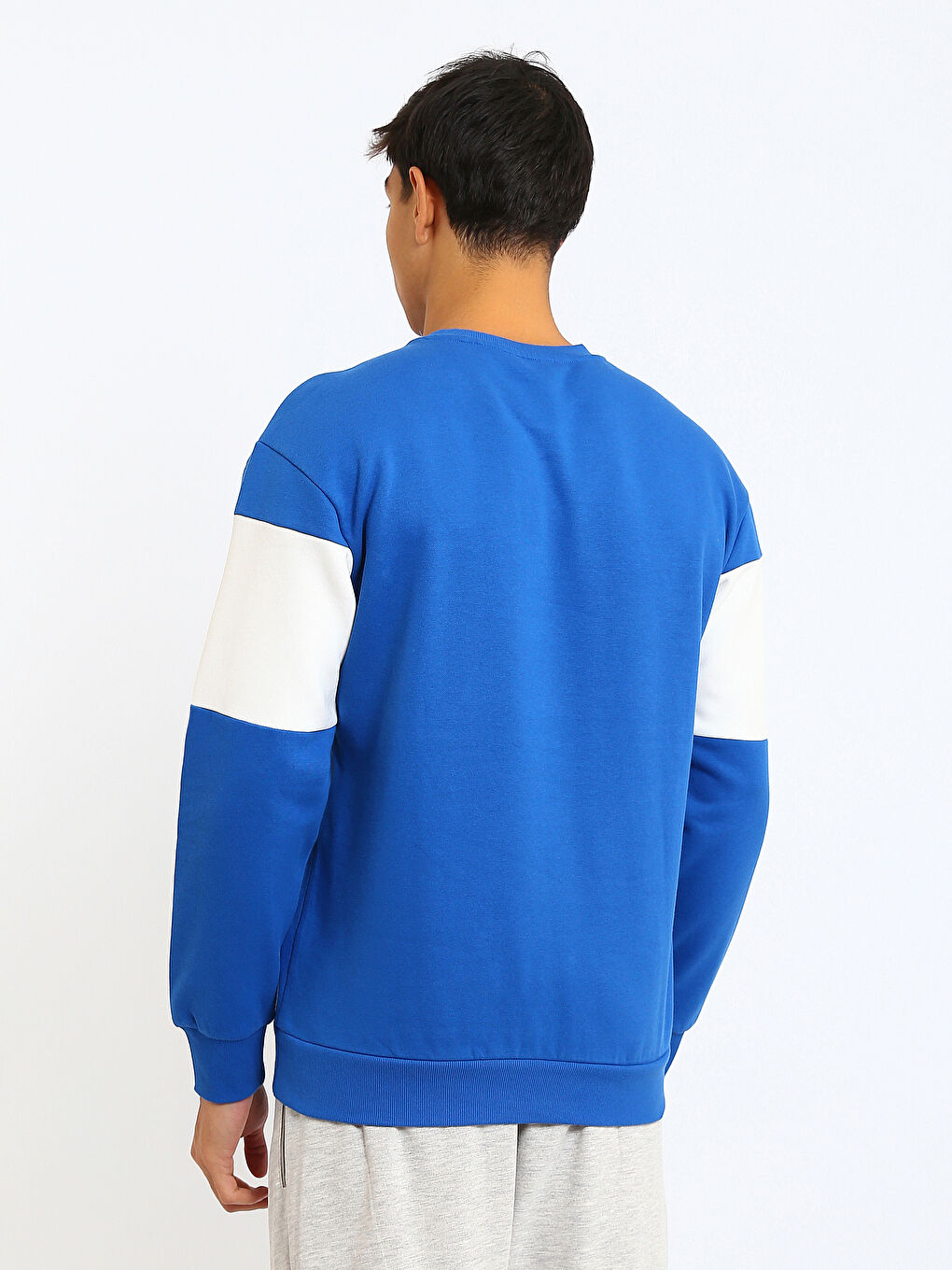 سويتشيرت رجال مطبوع بكول مدور-4