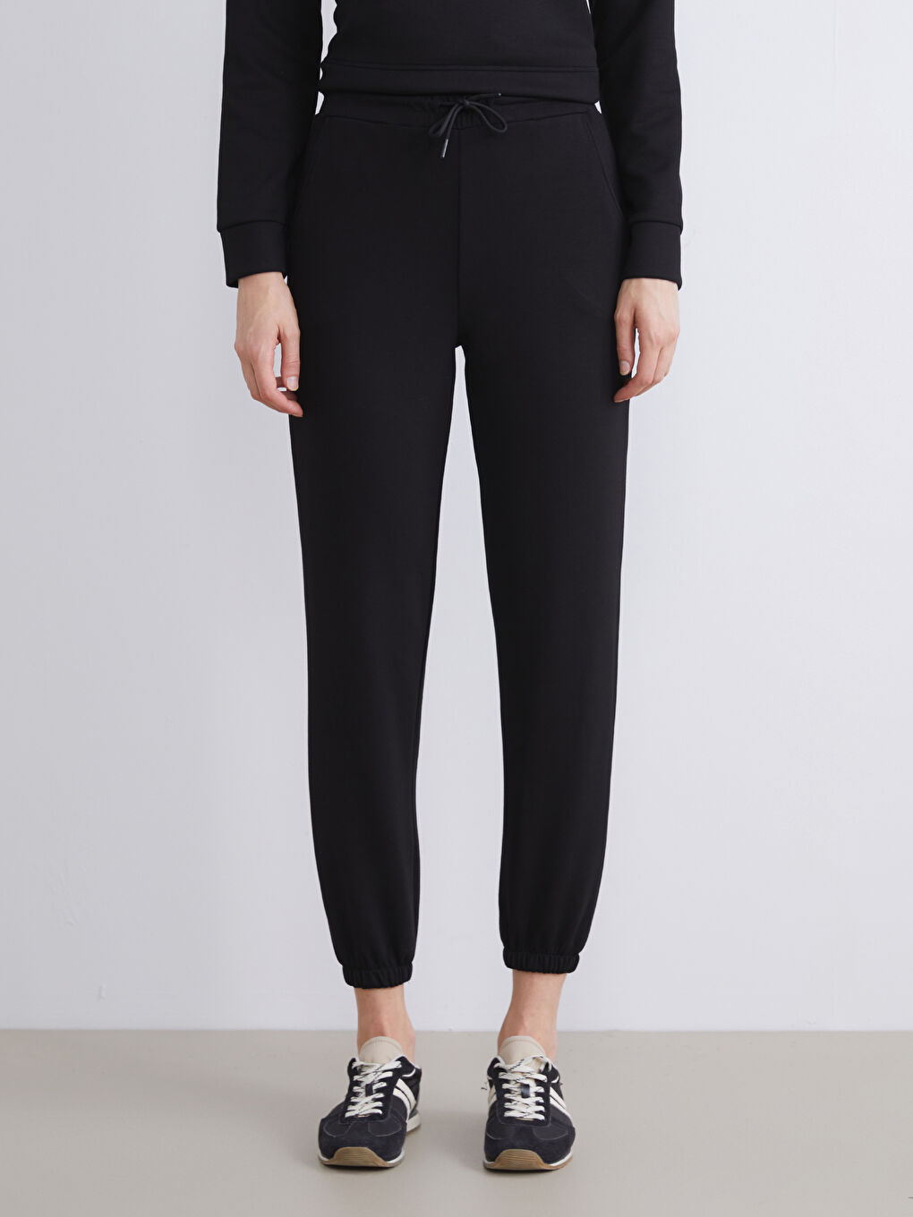 Siyah Beli Lastikli Kadın Jogger Eşofman Altı-1