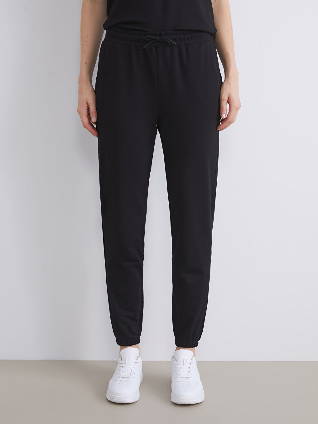 Siyah Beli Lastikli Kadın Jogger Eşofman Altı-1