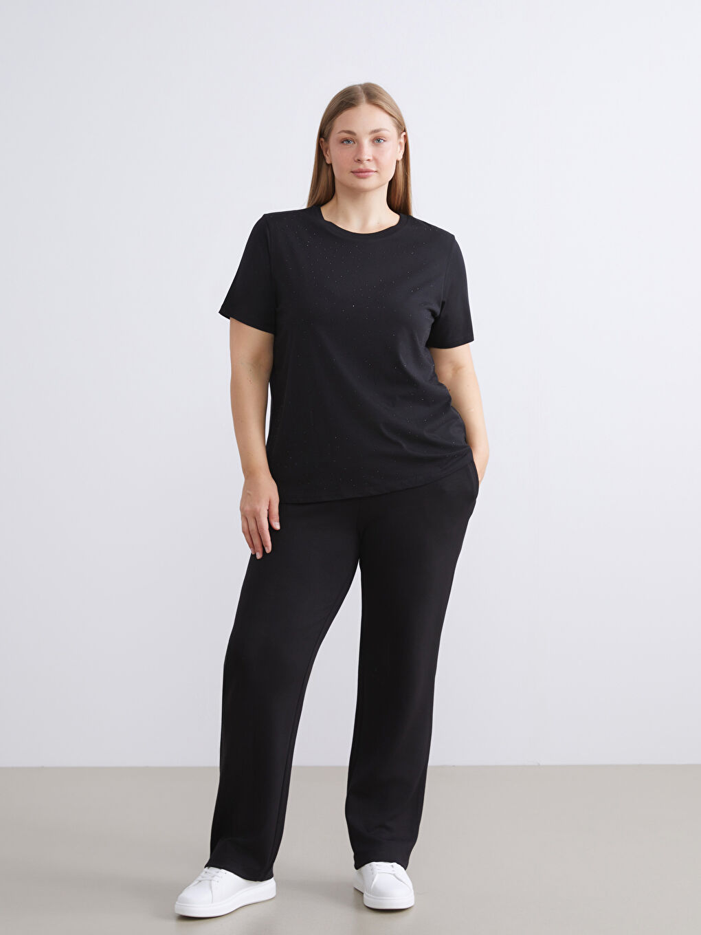 Siyah Bisiklet Yaka Taşlı Kadın Tişört-7