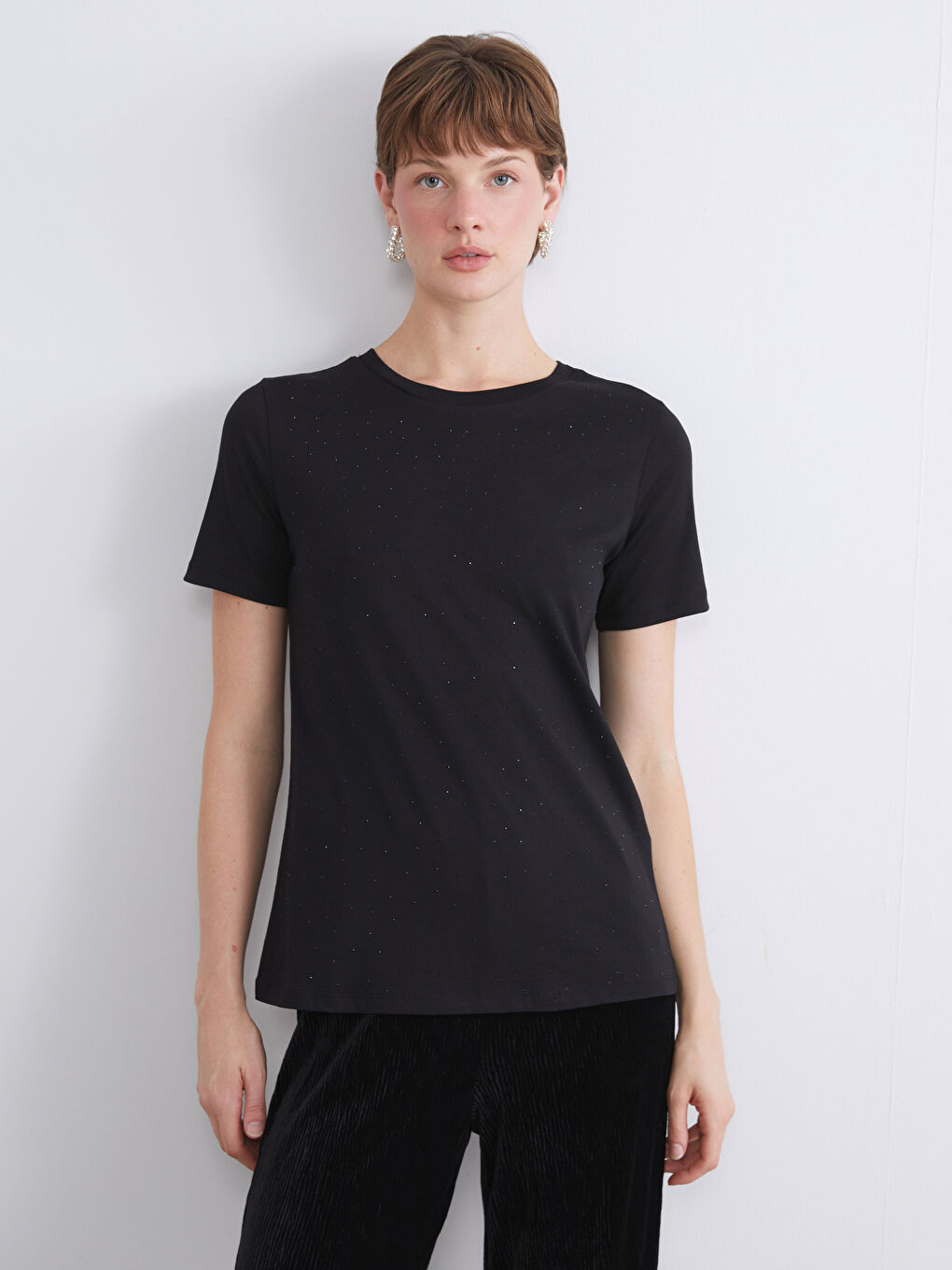 Siyah Bisiklet Yaka Taşlı Kadın Tişört