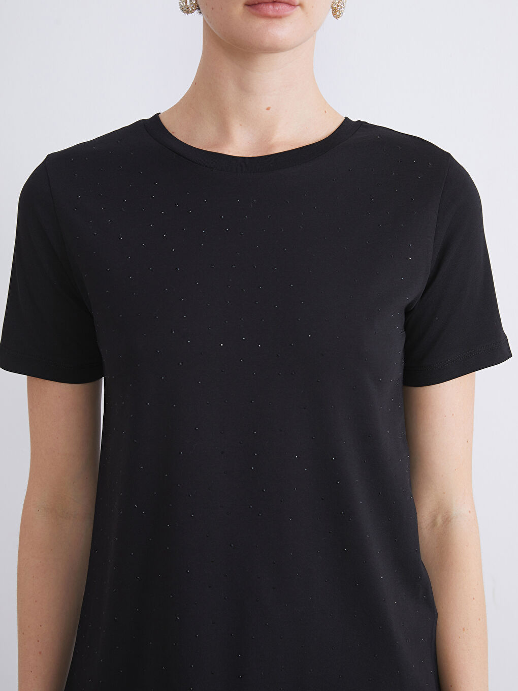 Siyah Bisiklet Yaka Taşlı Kadın Tişört-4