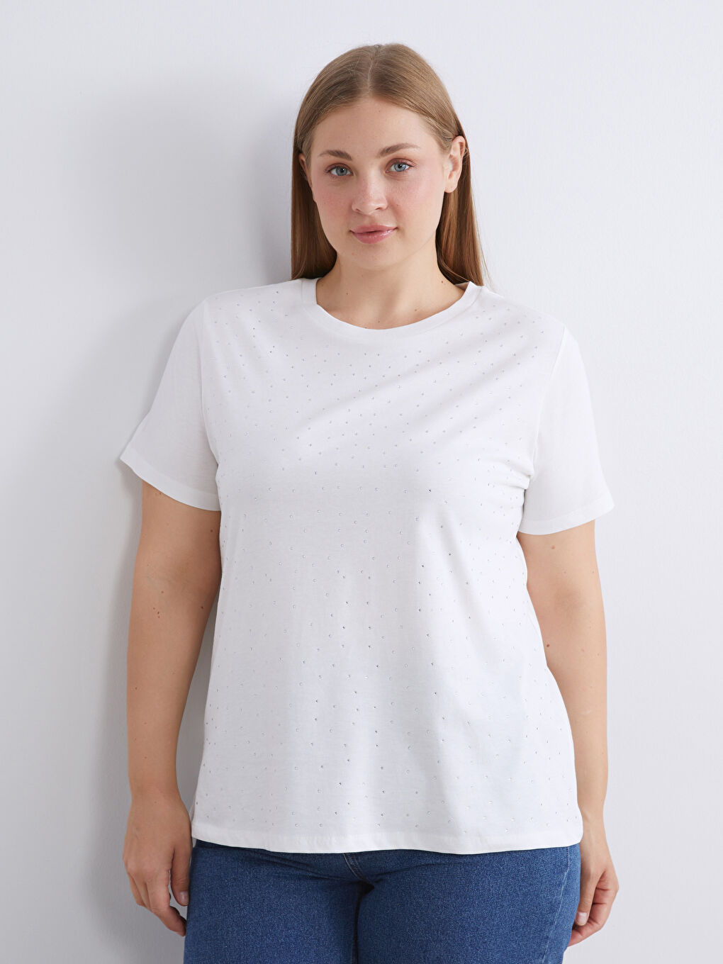 Beyaz Bisiklet Yaka Taşlı Kadın Tişört-1