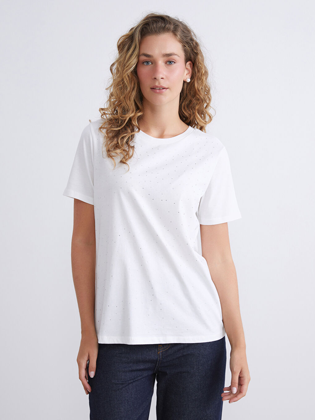 Beyaz Bisiklet Yaka Taşlı Kadın Tişört