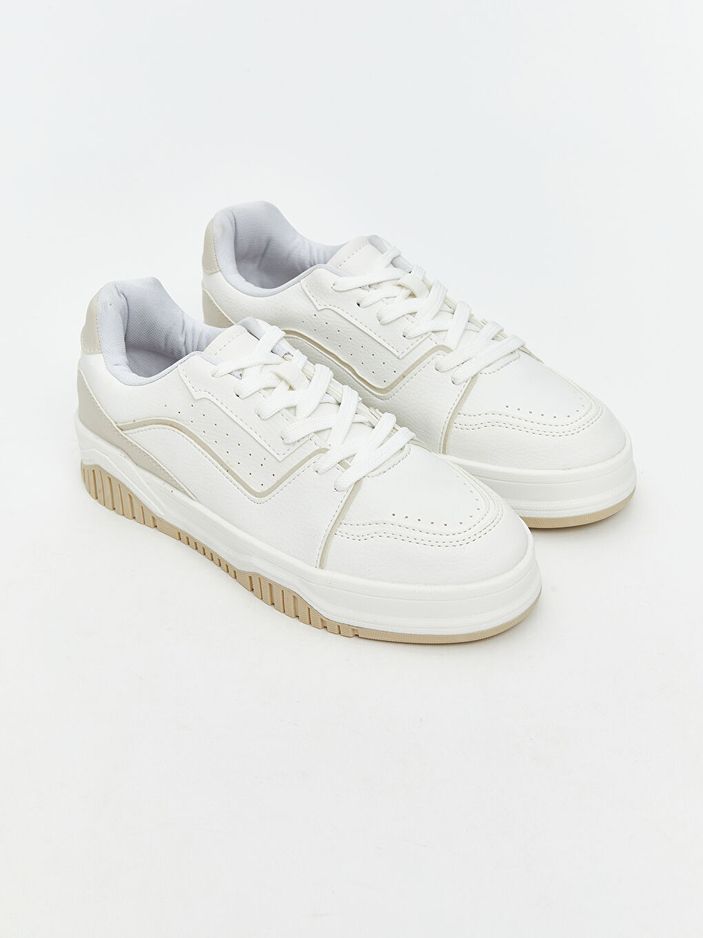 Beyaz Deri Görünümlü Kadın Spor Ayakkabı