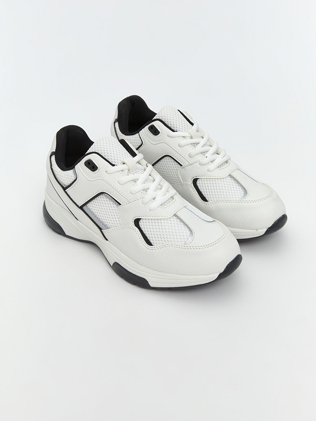 Beyaz File Detaylı Bağcıklı Kadın Spor Ayakkabı