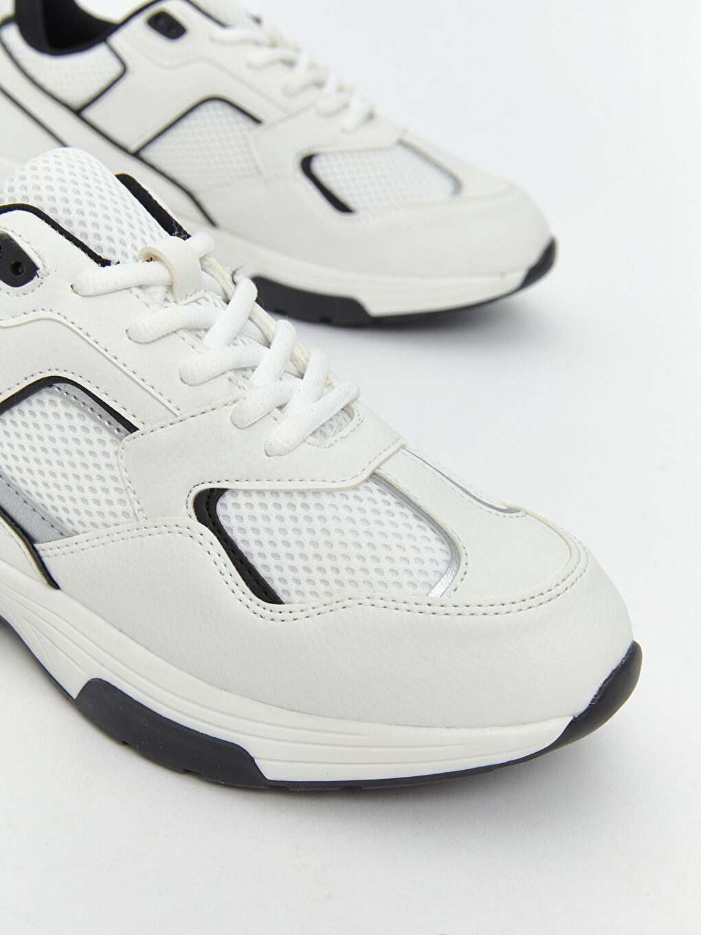 Beyaz File Detaylı Bağcıklı Kadın Spor Ayakkabı-2