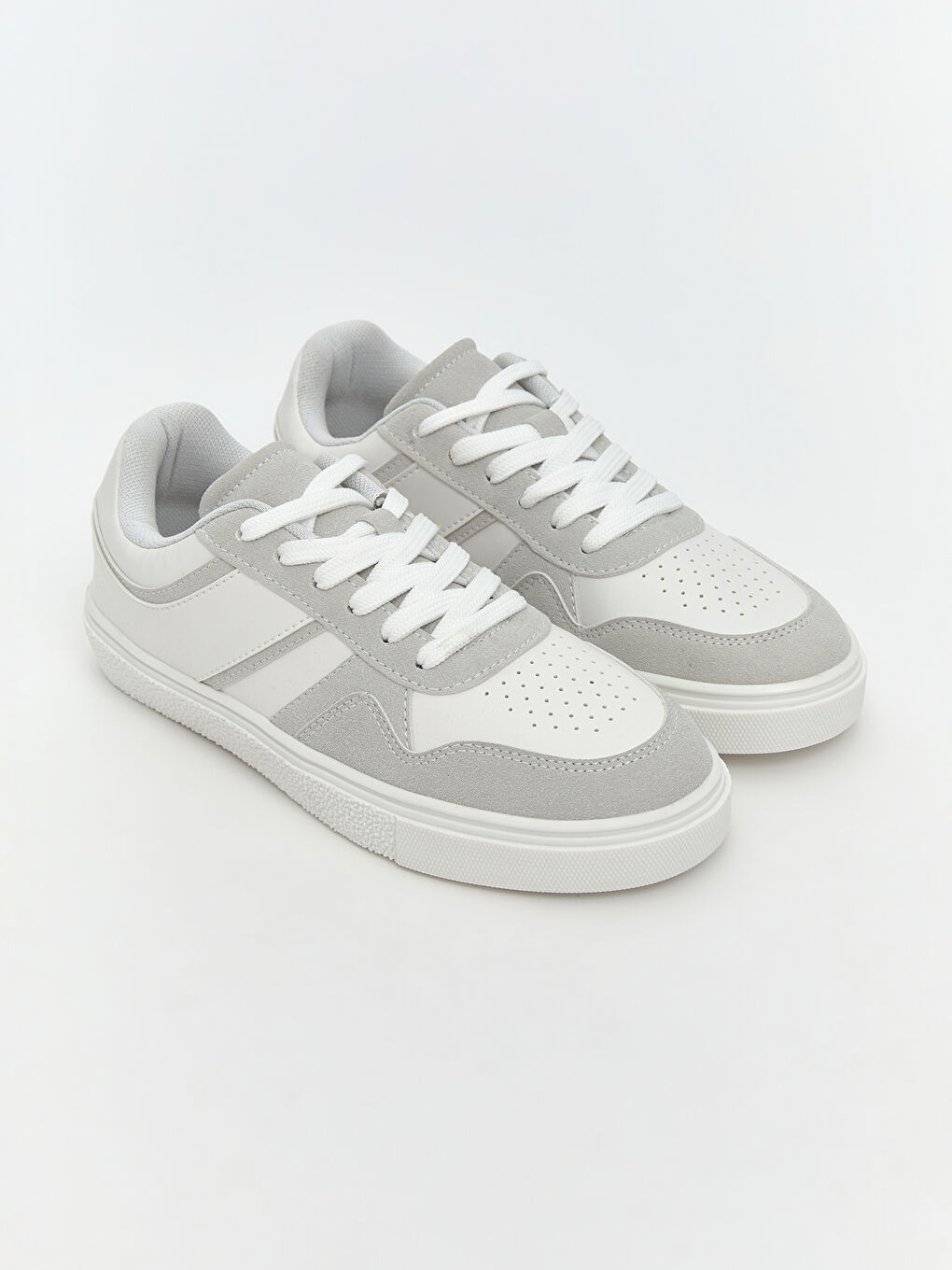 Beyaz Bağcıklı Kadın Spor Ayakkabı