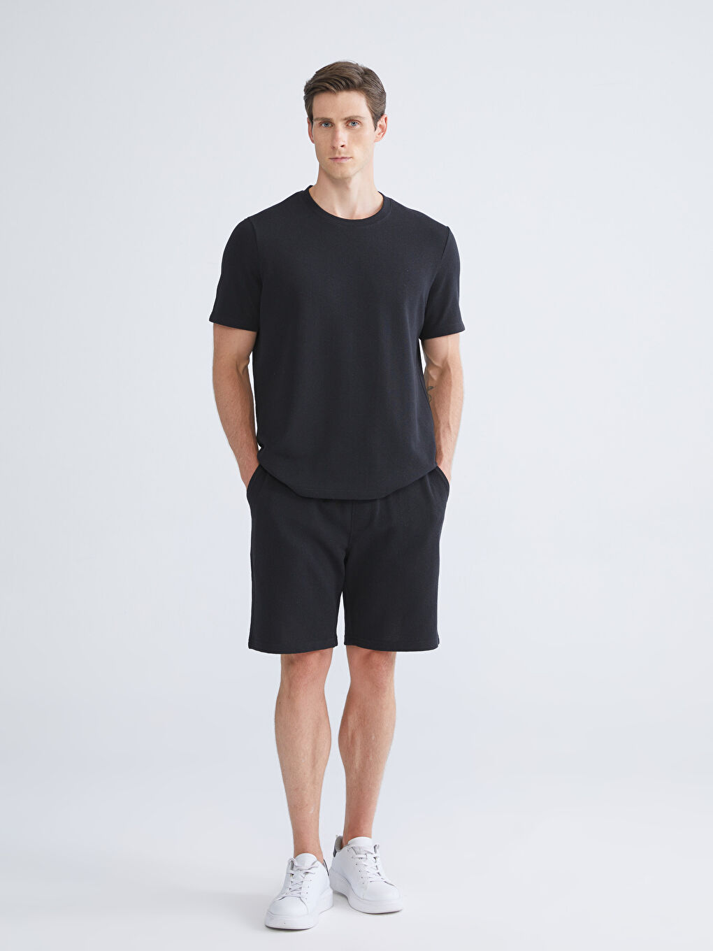 Siyah Standart Kalıp Erkek Şort