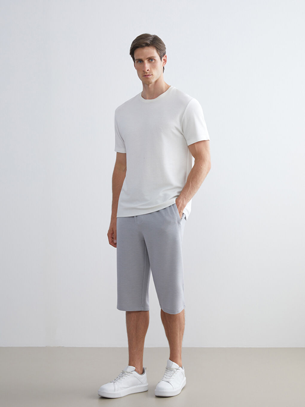 Gri Standart Kalıp Erkek Şort