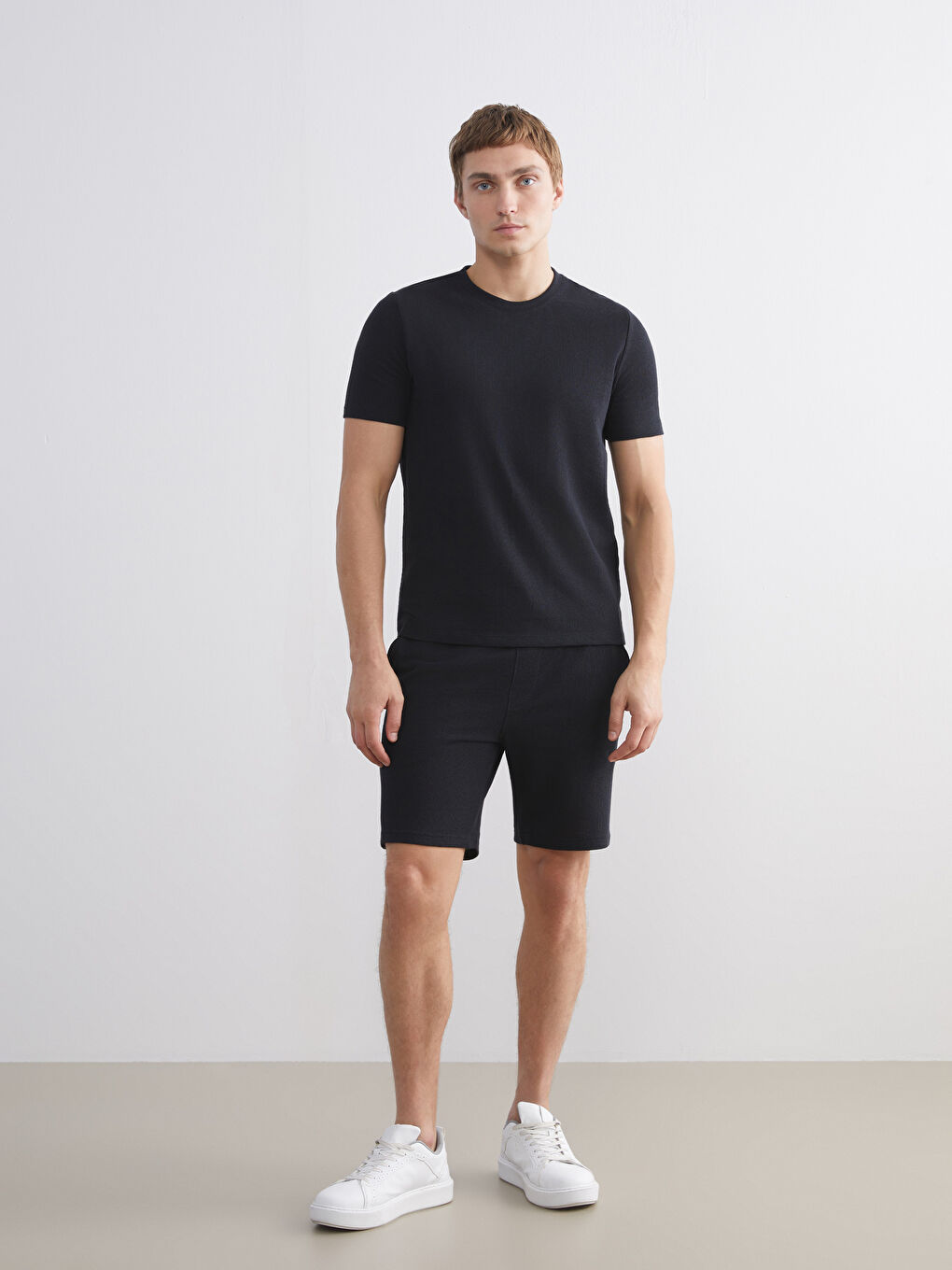 Siyah Bisiklet Yaka Erkek Tişört-2