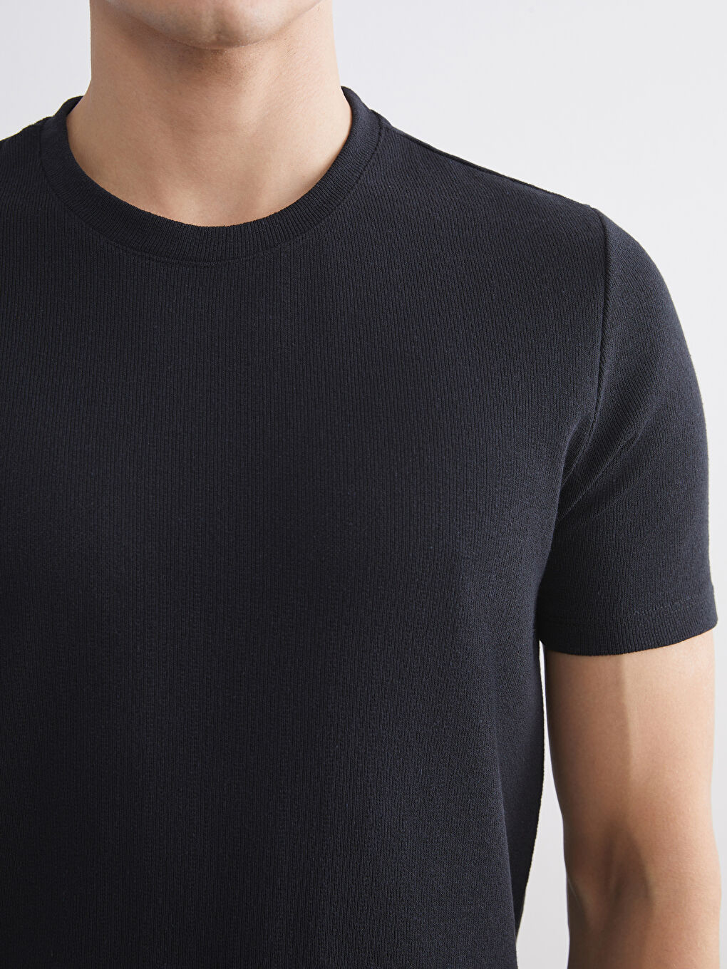 Siyah Bisiklet Yaka Erkek Tişört-4