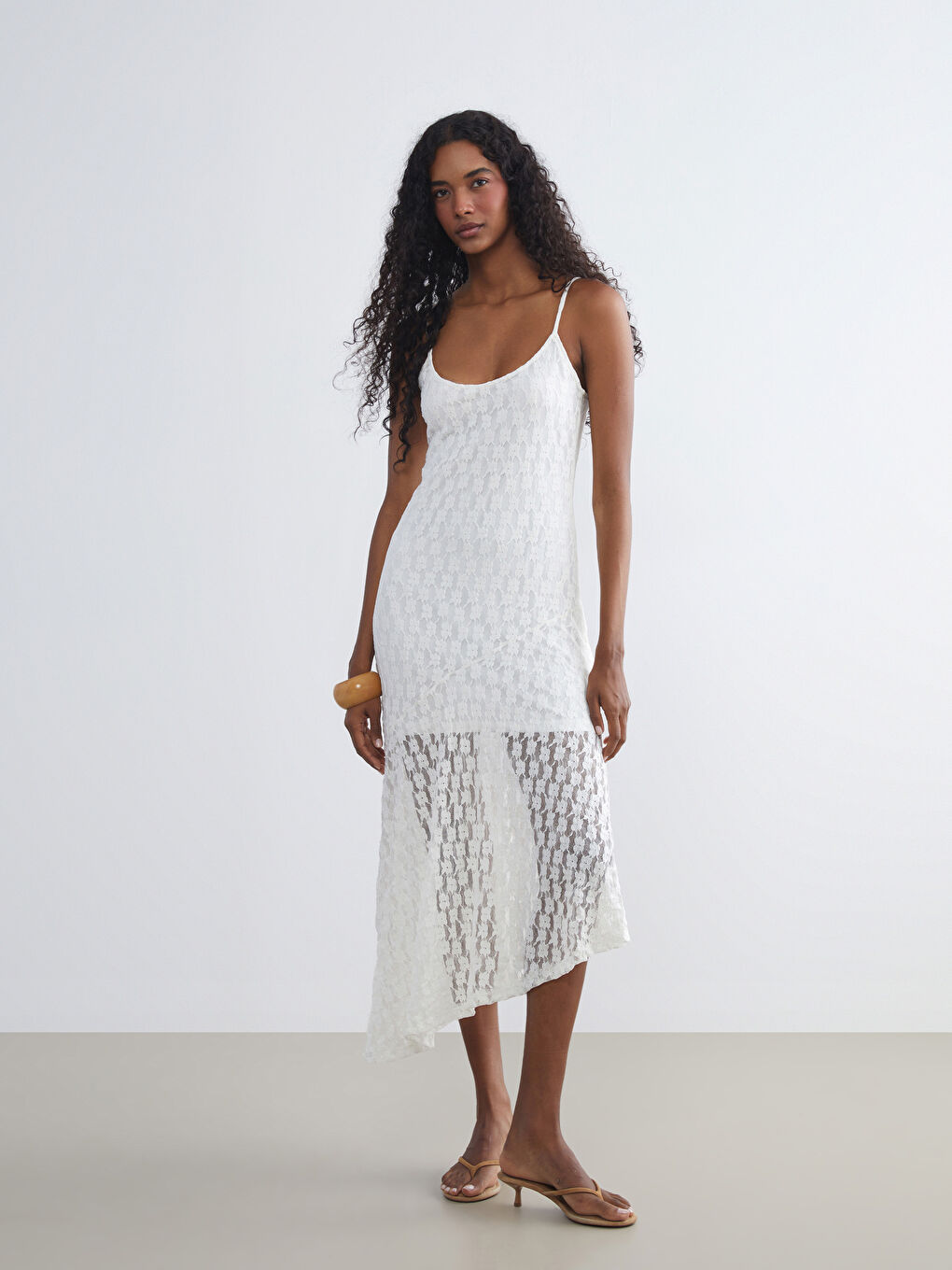 Beyaz U Yaka Askılı Dantelli Elbise-1