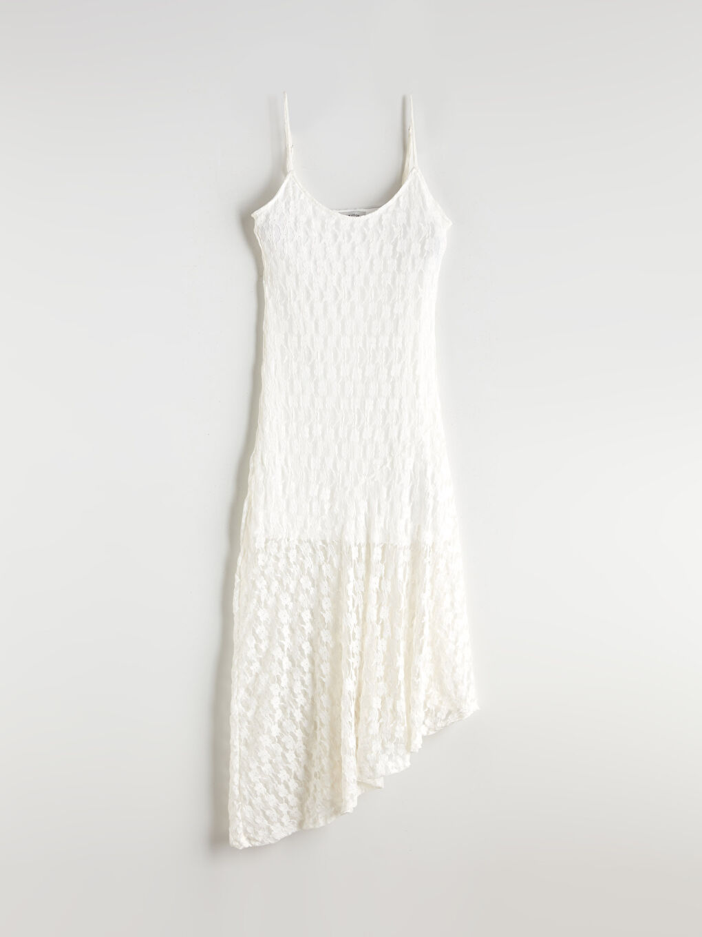 Beyaz U Yaka Askılı Dantelli Elbise-4