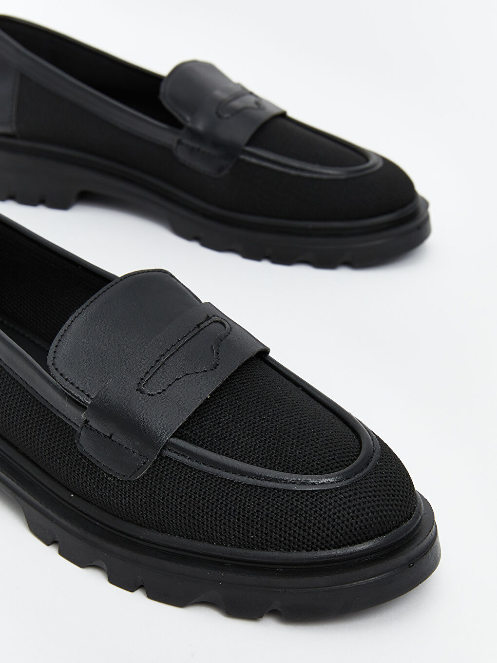 Siyah Deri Görünümlü Kadın Laafer-2