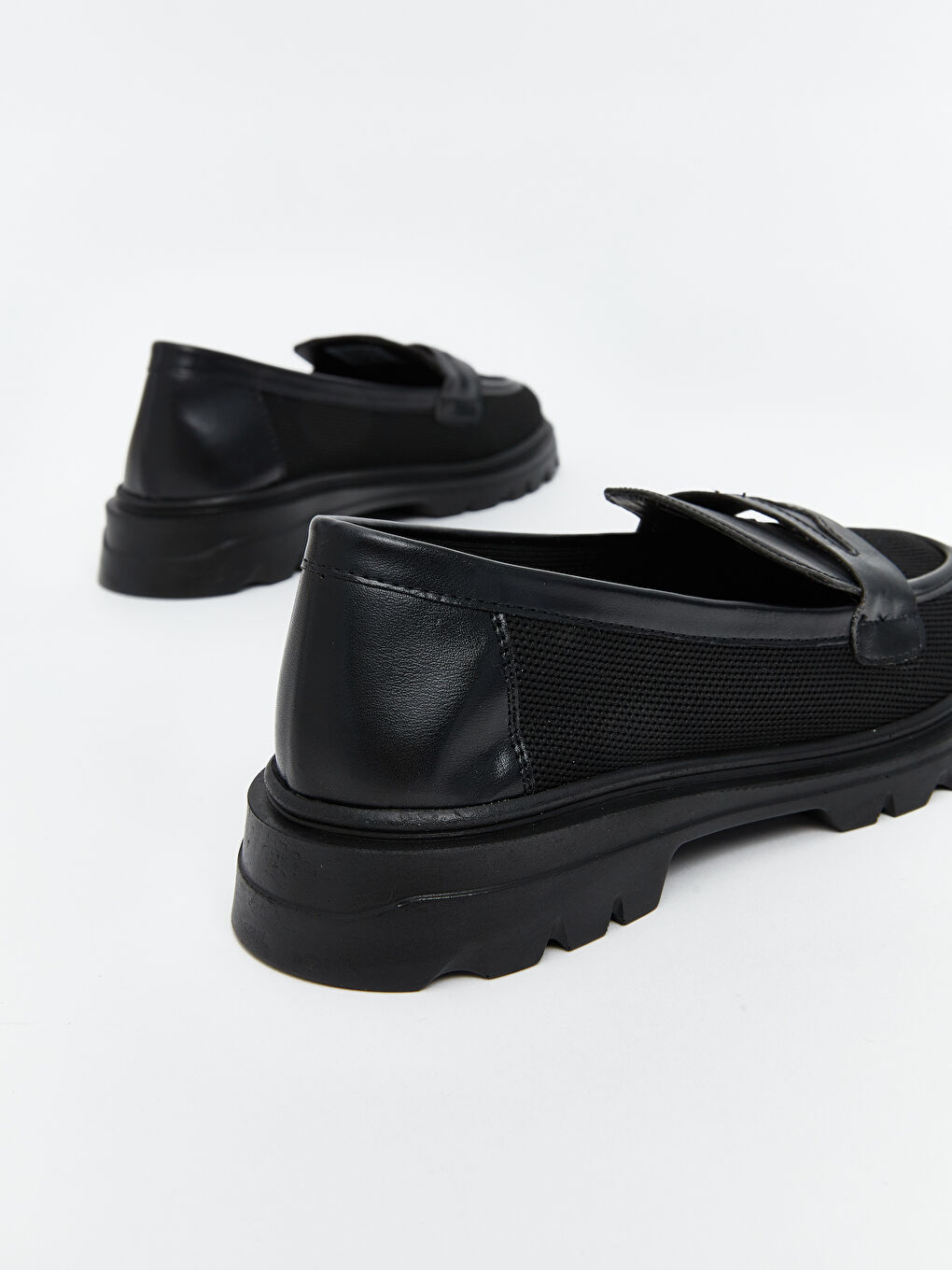 Siyah Deri Görünümlü Kadın Laafer-4