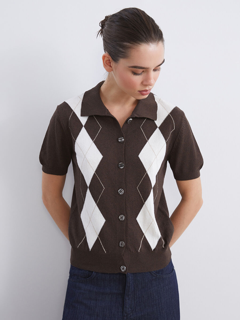 Kahverengi Polo Yaka Baklava Desenli Kadın Triko Hırka