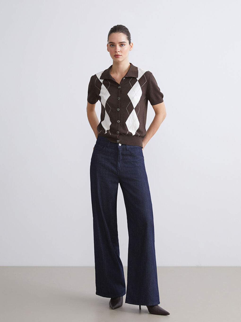 Kahverengi Polo Yaka Baklava Desenli Kadın Triko Hırka-1