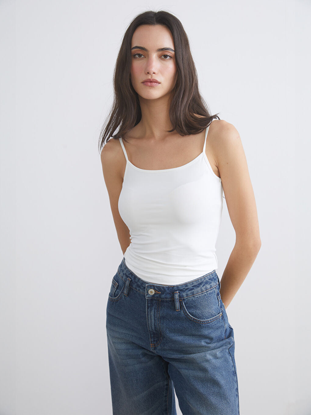 Beyaz Kare Yaka Kadın Atlet