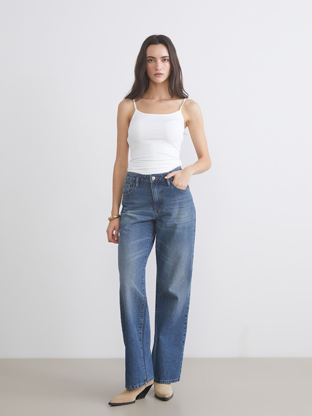 Beyaz Kare Yaka Kadın Atlet-1