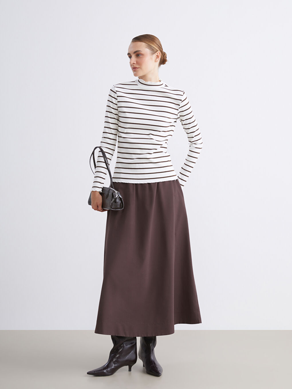 Kahverengi Dik Yaka Çizgili Kadın Body-2