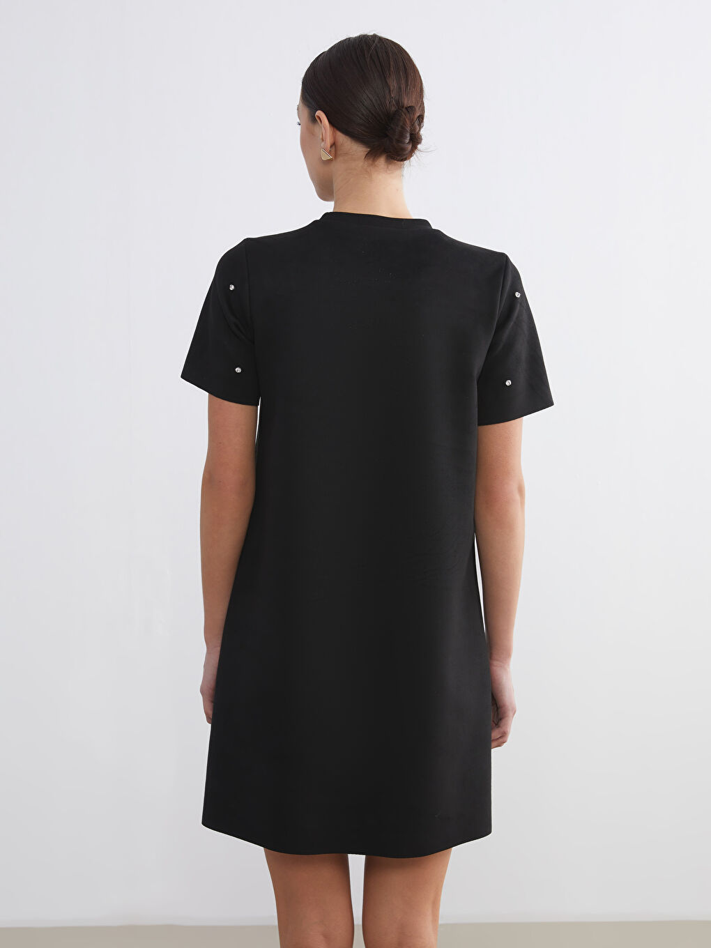 Siyah Bisiklet Yaka Taşlı Mini Elbise-3