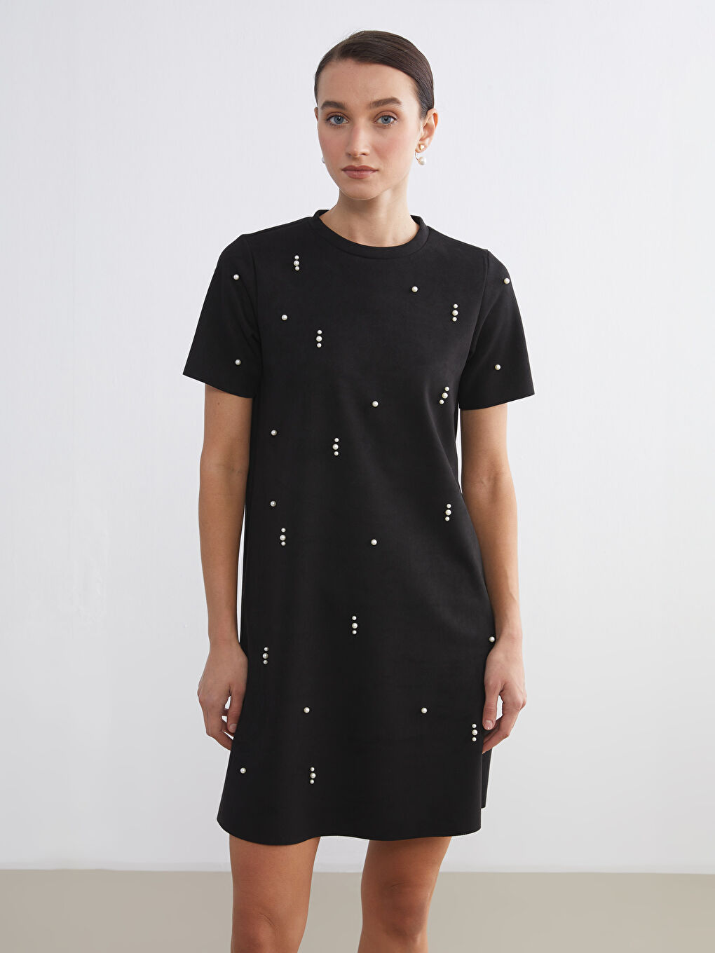 Siyah Bisiklet Yaka İnci İşlemeli Elbise