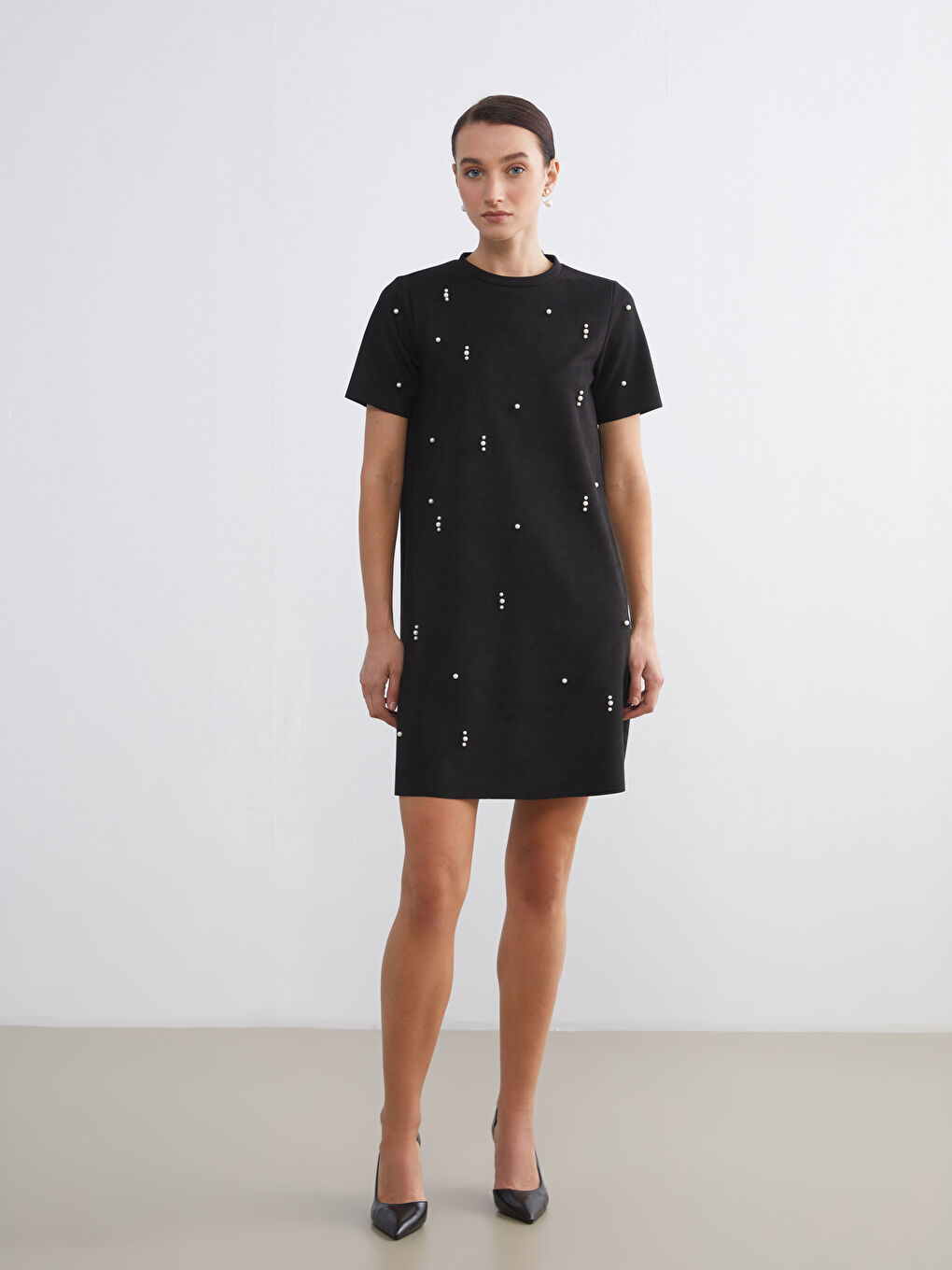 Siyah Bisiklet Yaka İnci İşlemeli Elbise-1