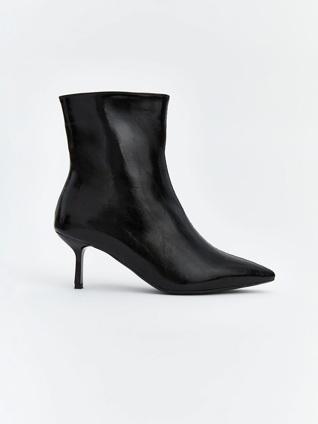 Siyah Deri Görünümlü Kadın Topuklu Bot-1