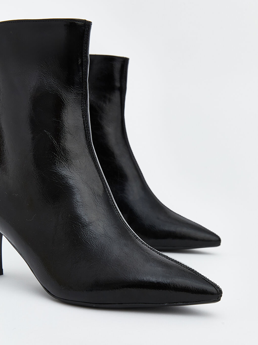 Siyah Deri Görünümlü Kadın Topuklu Bot-2