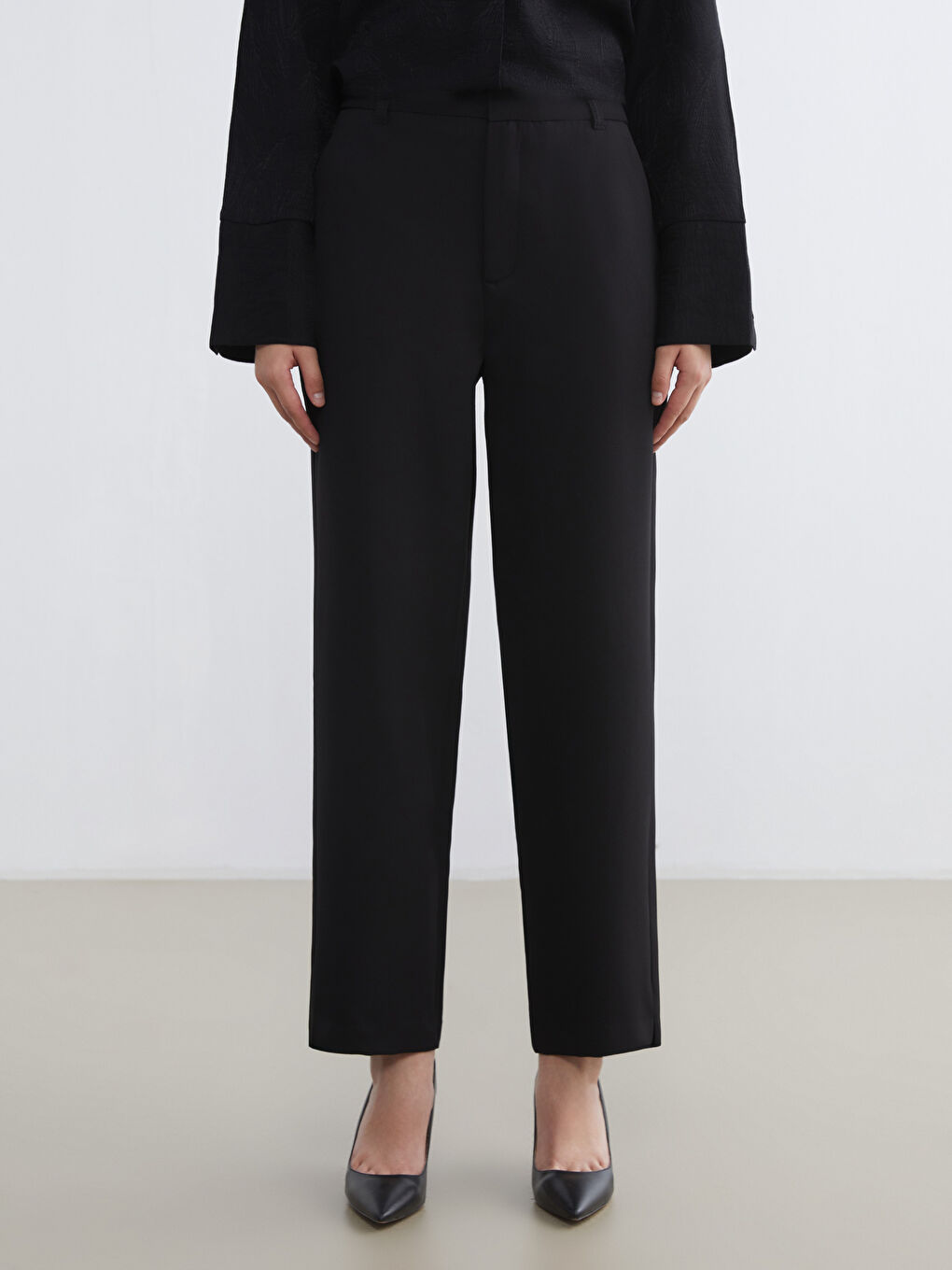 Siyah Standart Fit Kadın Pantolon-1