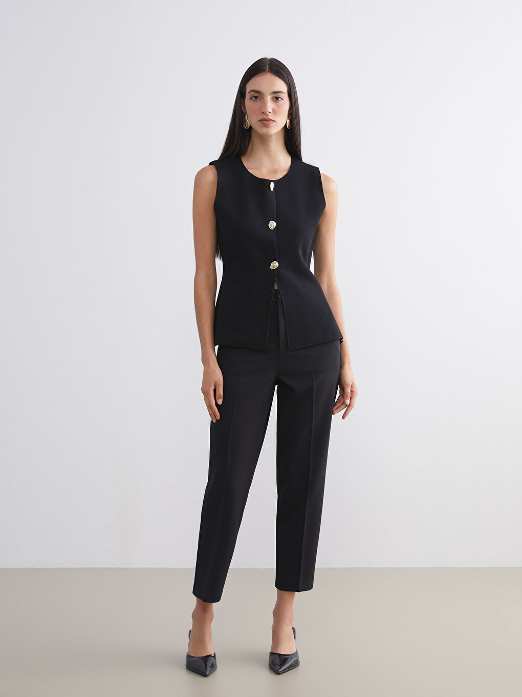 Siyah Bisiklet Yaka Kadın Triko Yelek-1