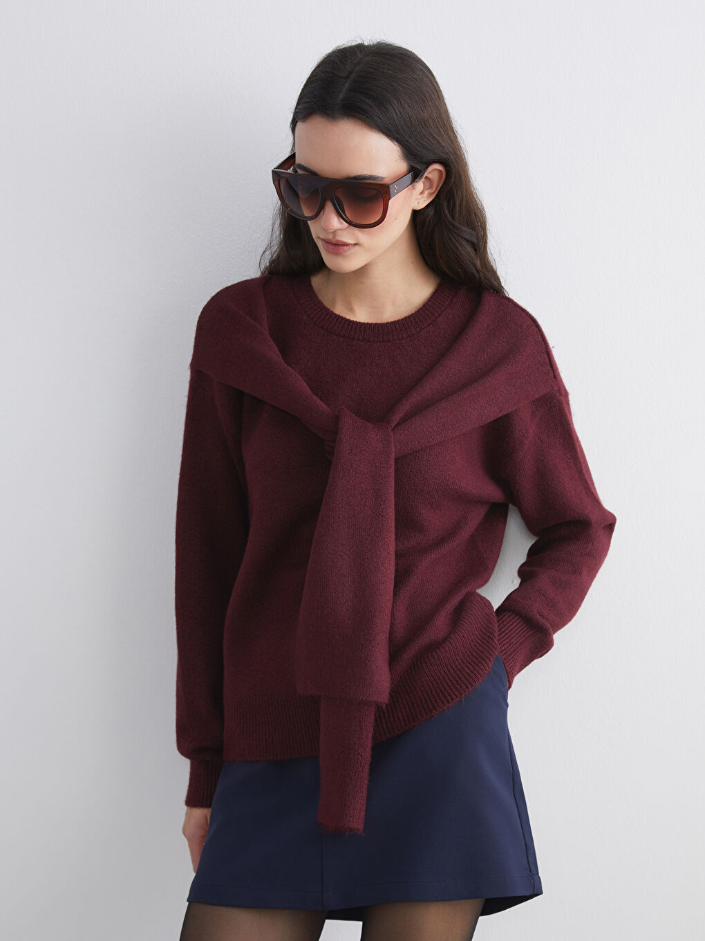 Džemper od trikotaže sa okruglim izrezom za žene