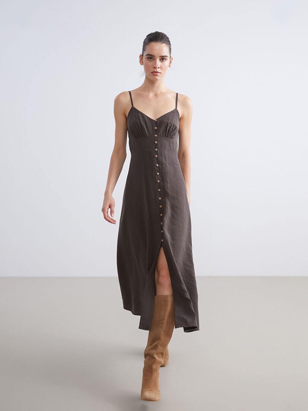 Kahverengi V Yaka Modal Karışımlı Askılı Elbise