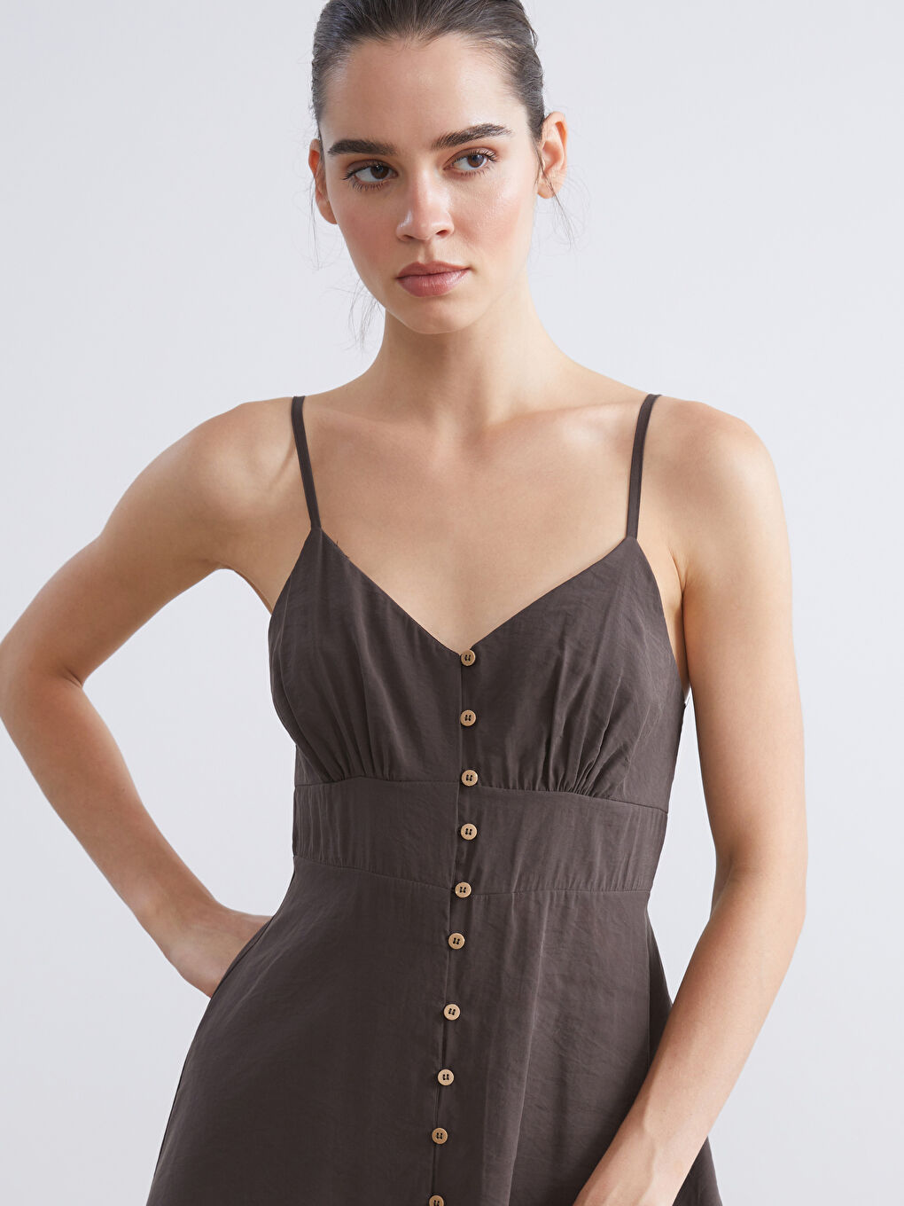 Kahverengi V Yaka Modal Karışımlı Askılı Elbise-2