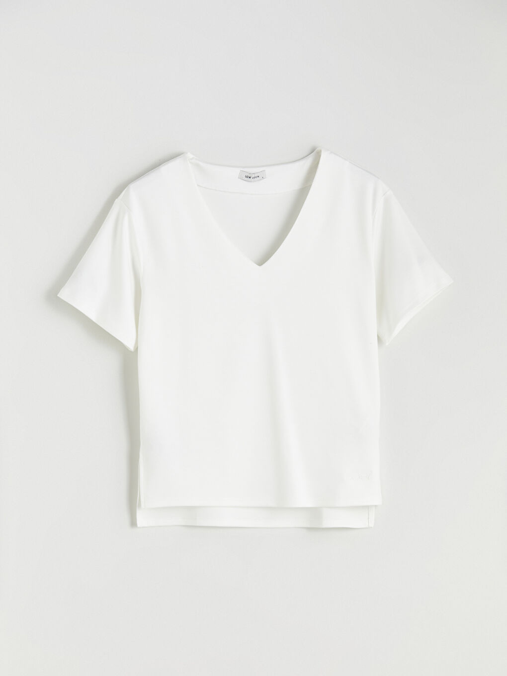Ekru V Yaka Kadın Tişört-4