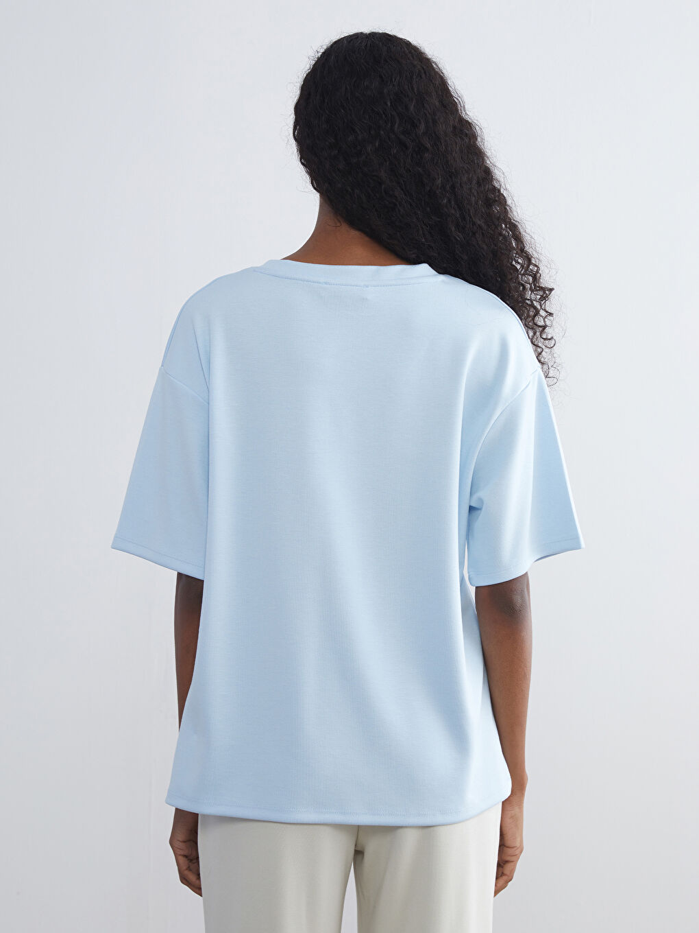 Mavi V Yaka Kadın Tişört-3