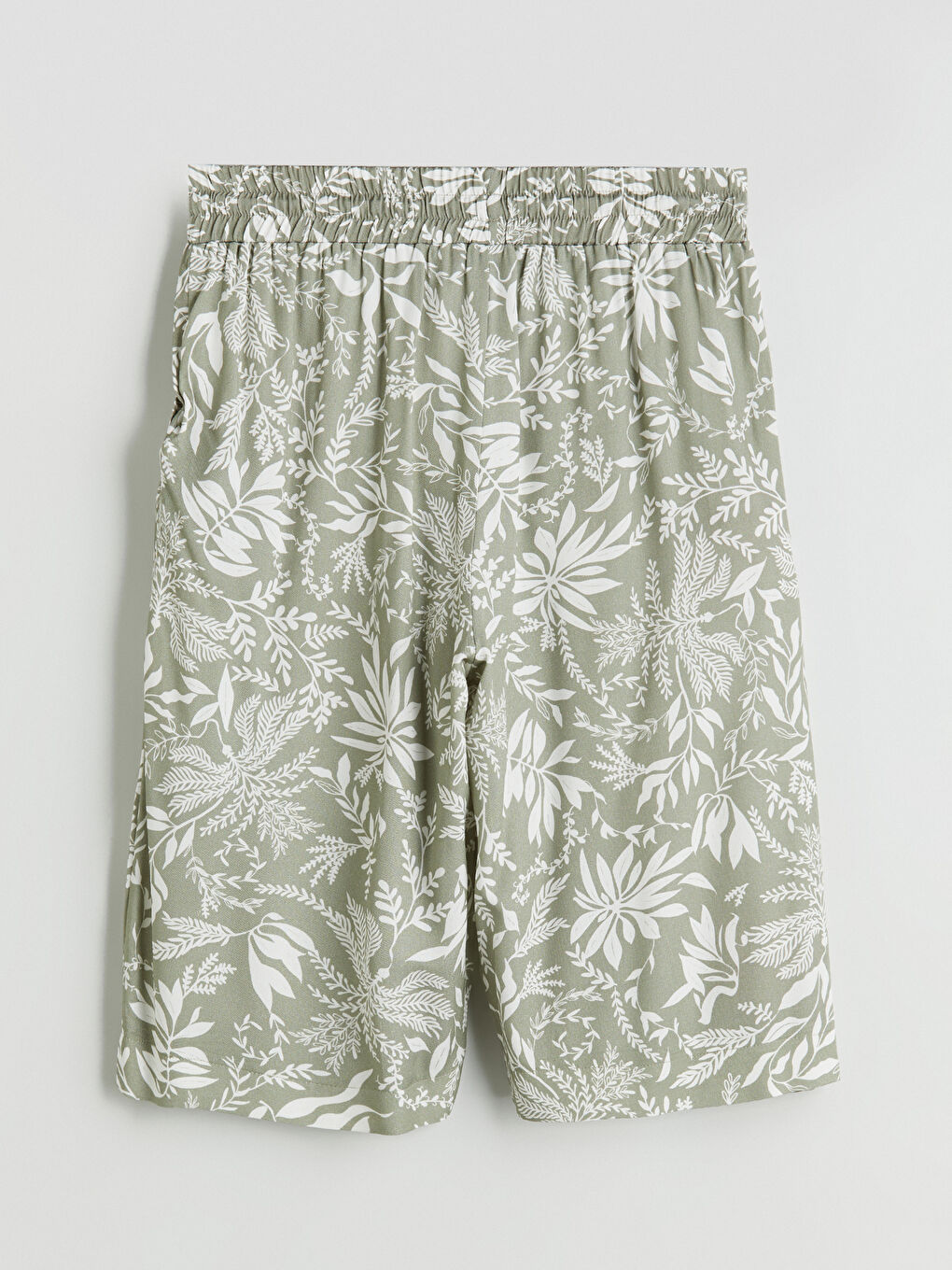 Yeşil Beli Lastikli Çiçekli Kadın Şort-7