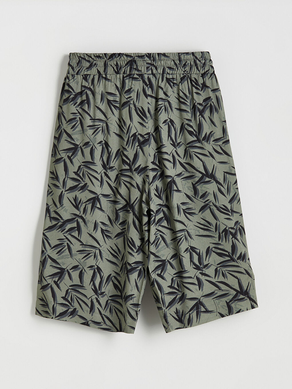 Haki Beli Lastikli Çiçekli Kadın Şort-5