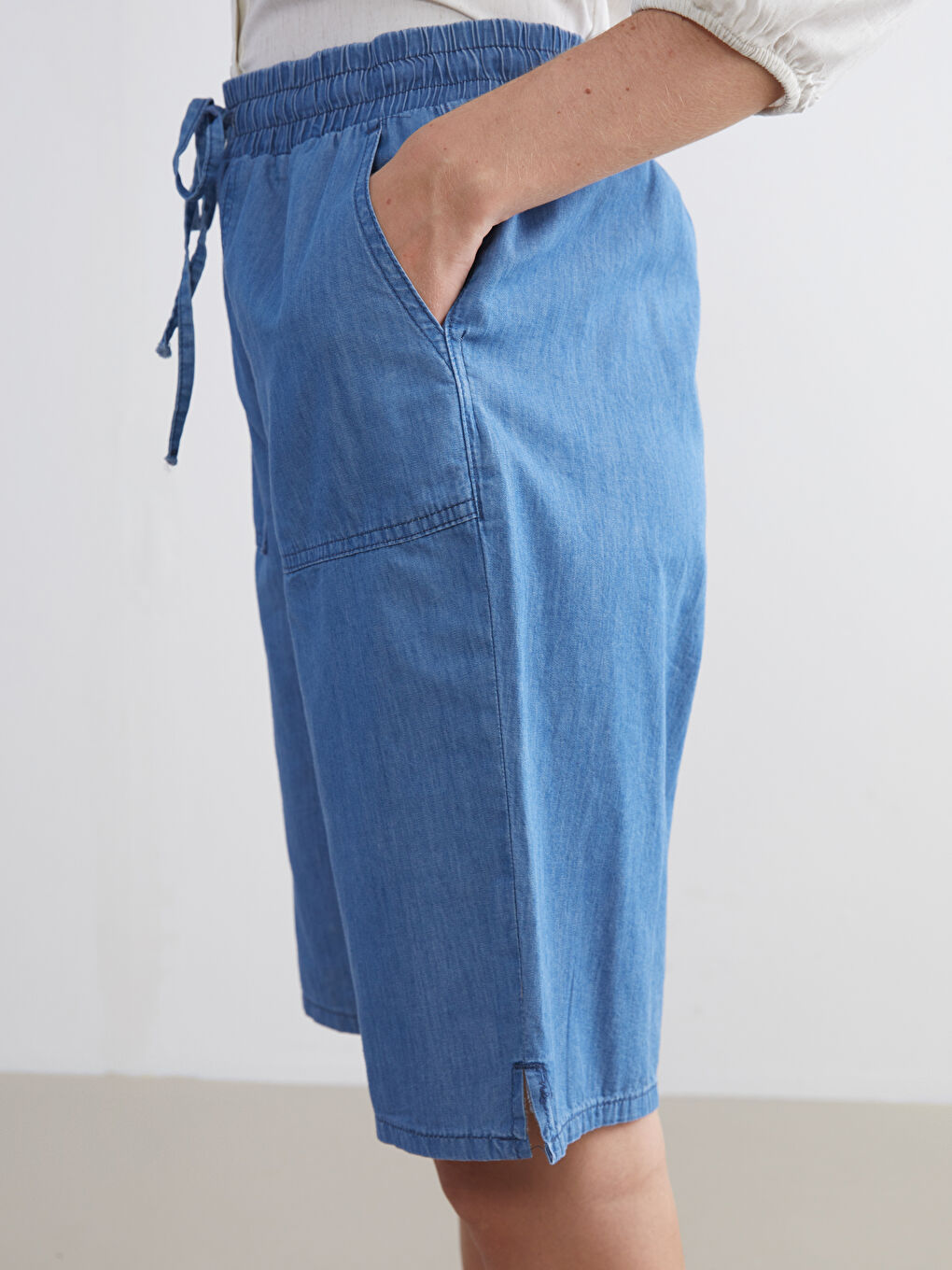 Mavi Beli Lastikli Bermuda Fit Kadın Jean Şort-3