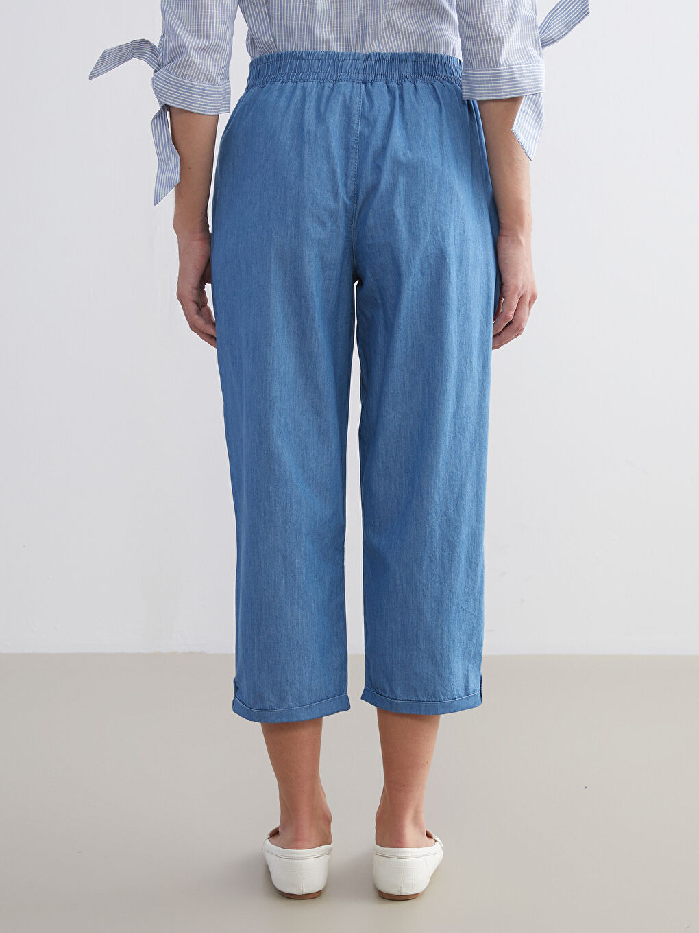 Mavi Beli Lastikli Kadın Jean Kapri-4